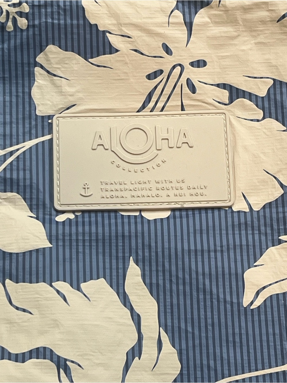 NWT Aloha Collection Salina Mid Pouch - Picture 4 of 6